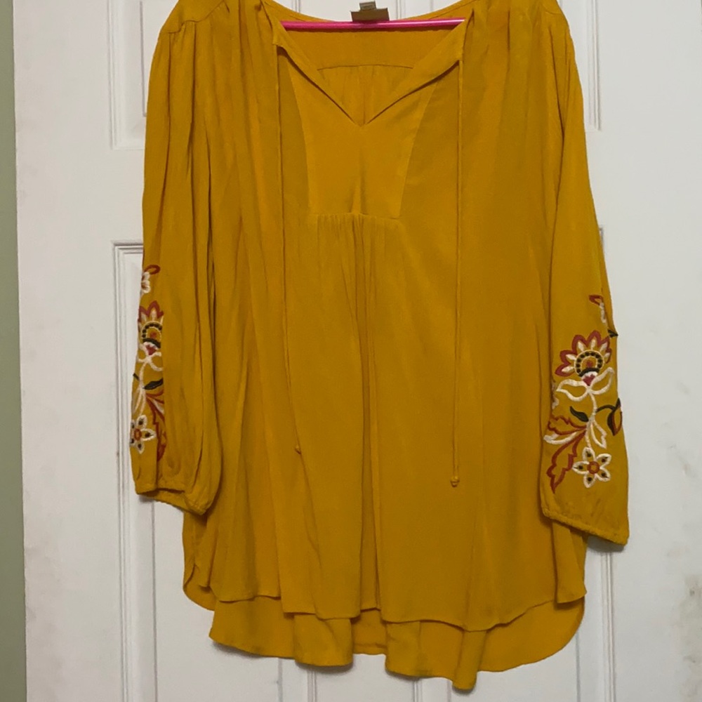 Women’s flowy top